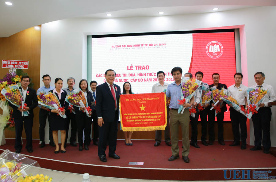 upload/news/Bảo Minh vinh dự nhận bằng khen của Bộ Tài chính